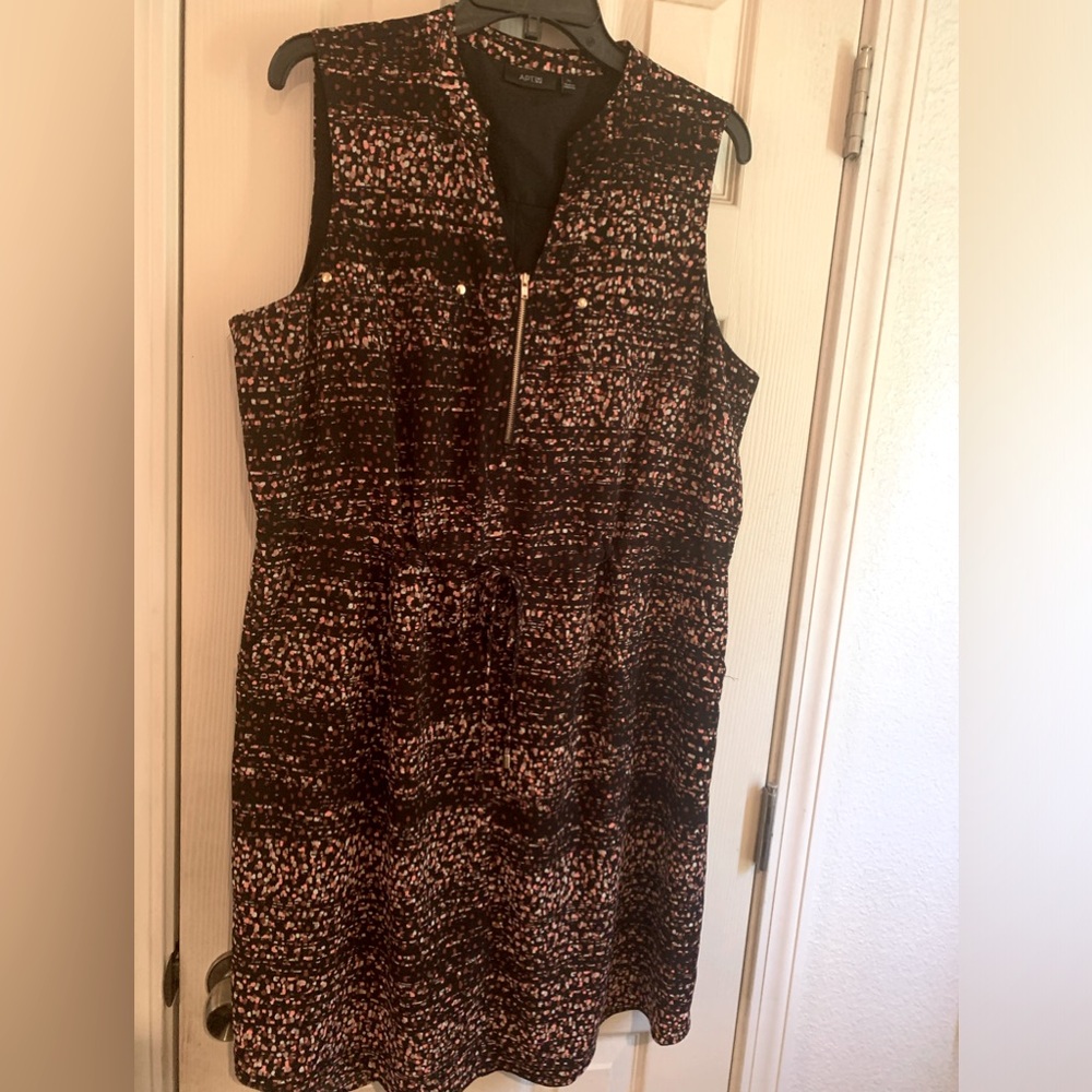 Women’s Apt 9 sleeveless dress WITH POCKETS!